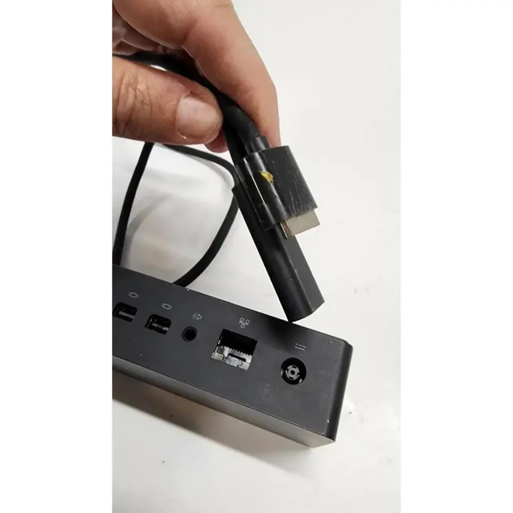 EUC Microsoft 1661 Docking Station for Surface Pro 3 & 4 Model - Black